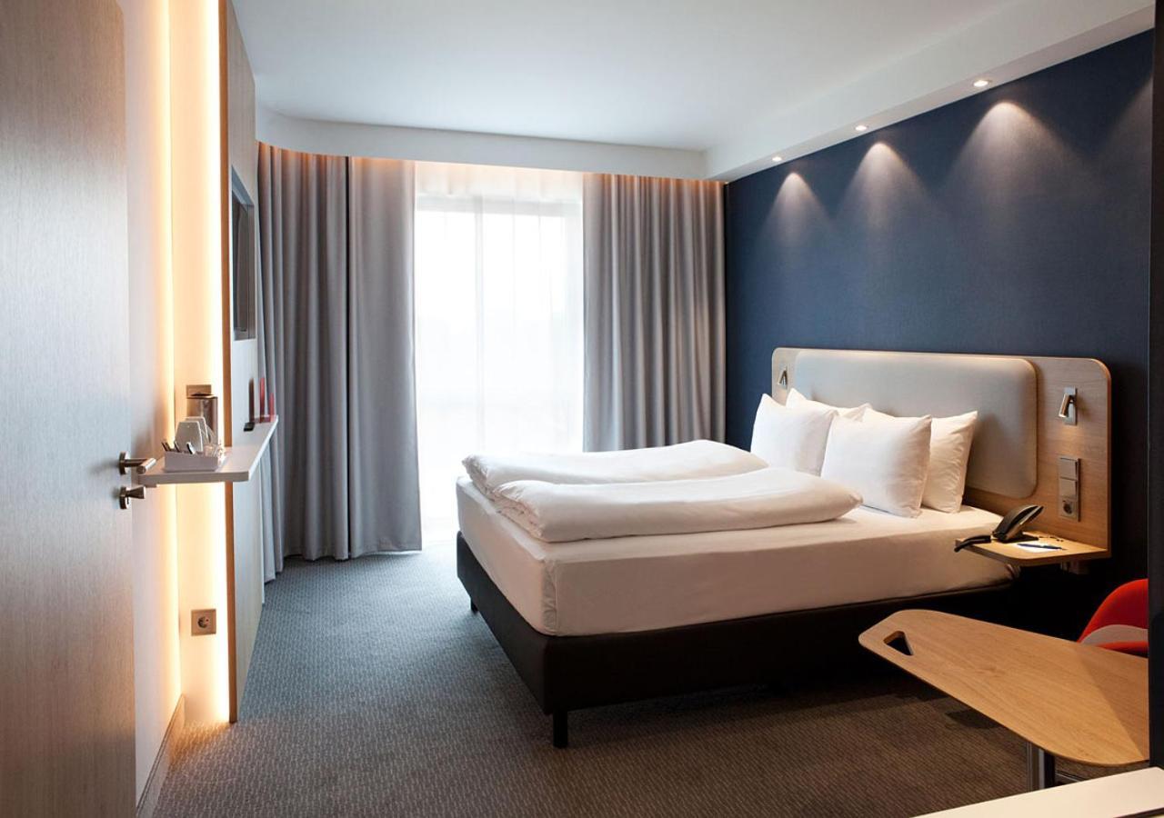 Holiday Inn Express - Duesseldorf Airport Exteriér fotografie